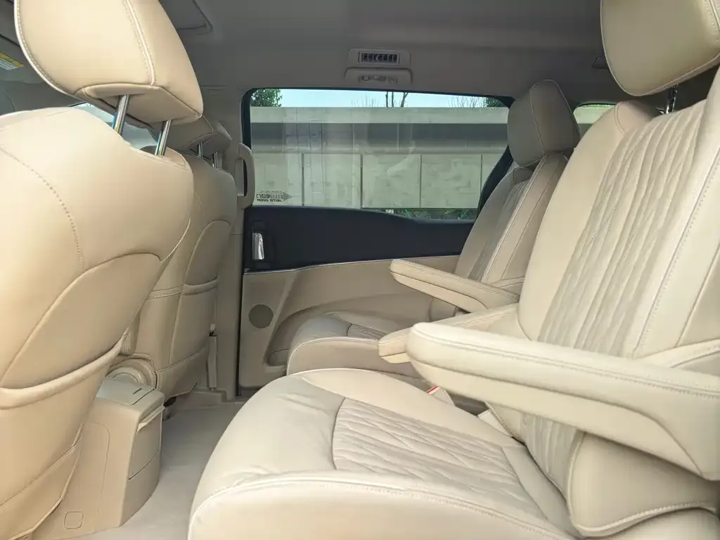 Buick GL8 2023 из CN, фото 2