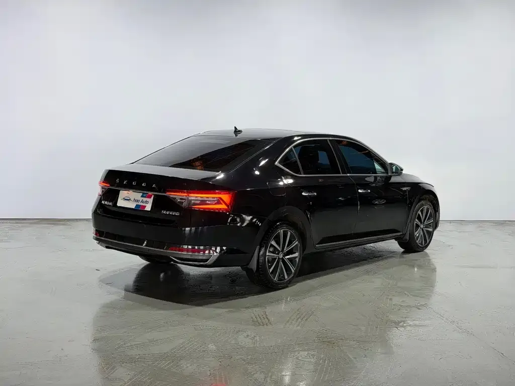 Skoda Superb — фото 7