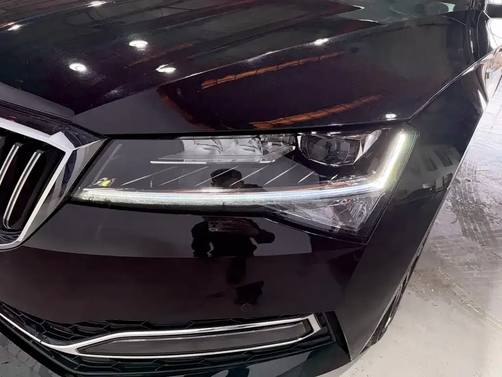 Skoda Superb — фото 9