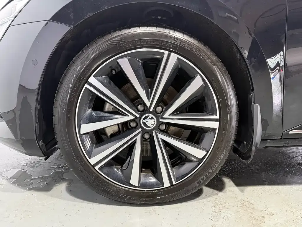 Skoda Superb — фото 10