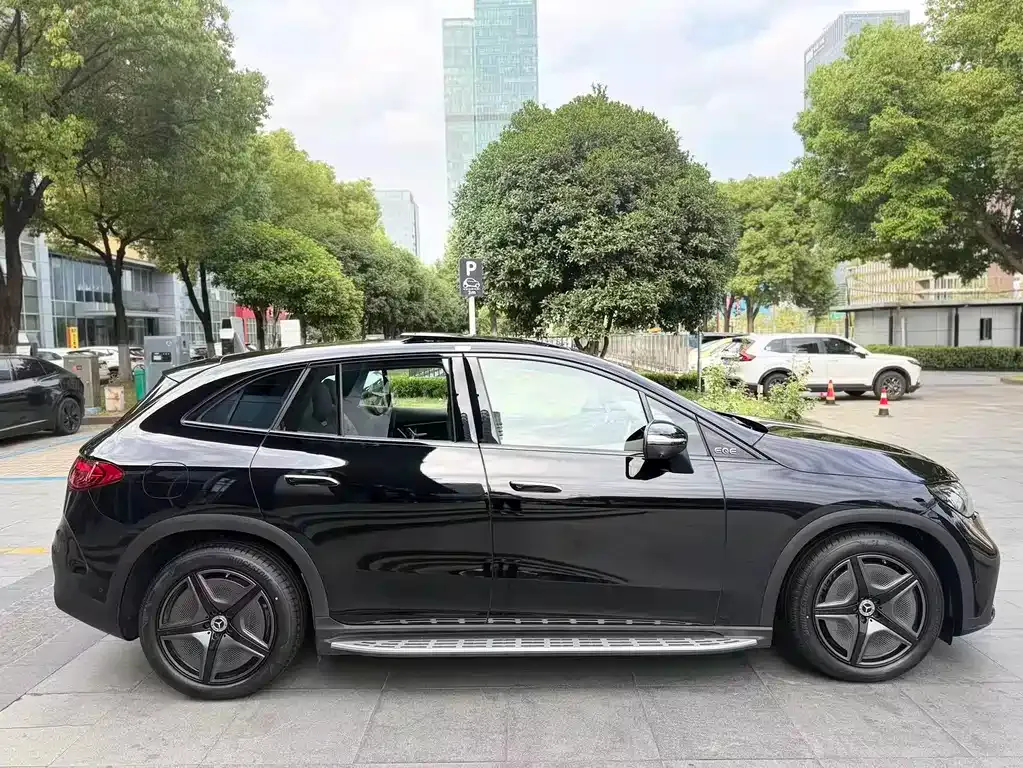 Mercedes-Benz EQE SUV — фото 9
