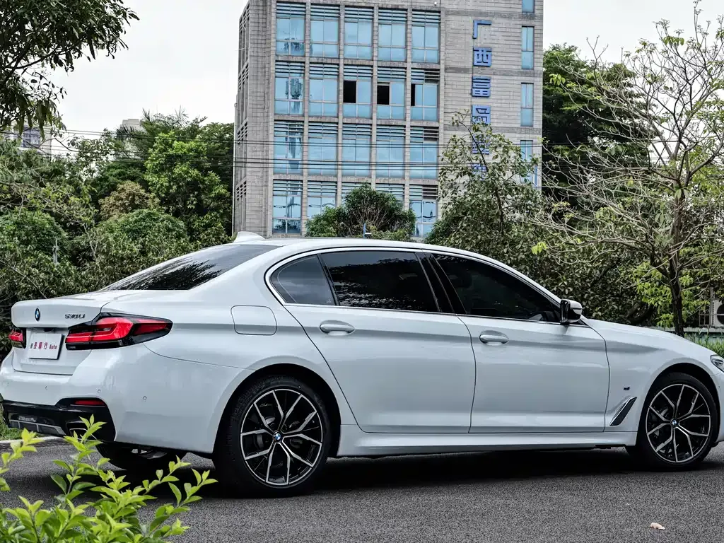 BMW 5 Series — фото 6