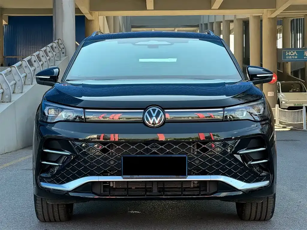 Volkswagen Tiguan L — фото 6