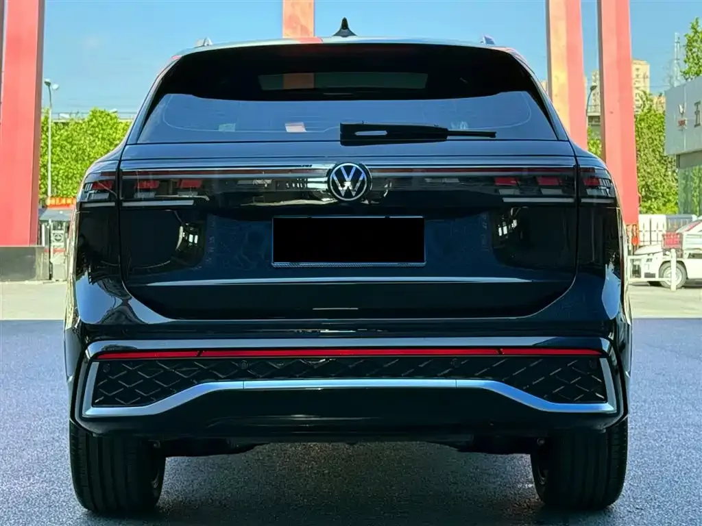 Volkswagen Tiguan L — фото 2