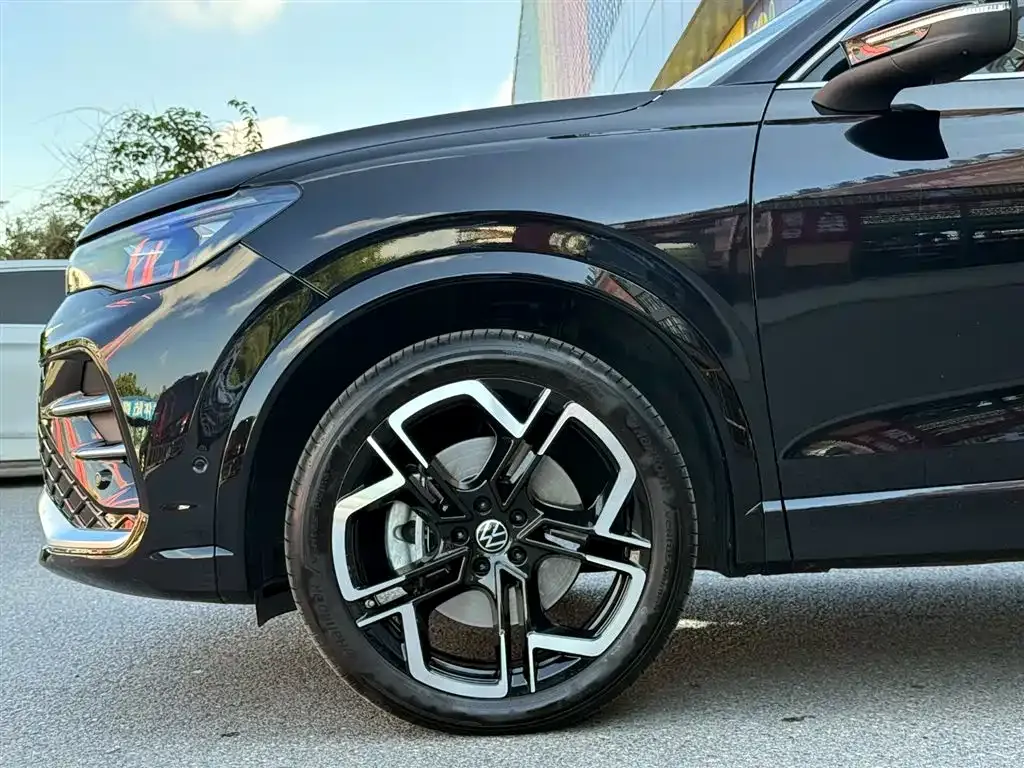 Volkswagen Tiguan L — фото 9