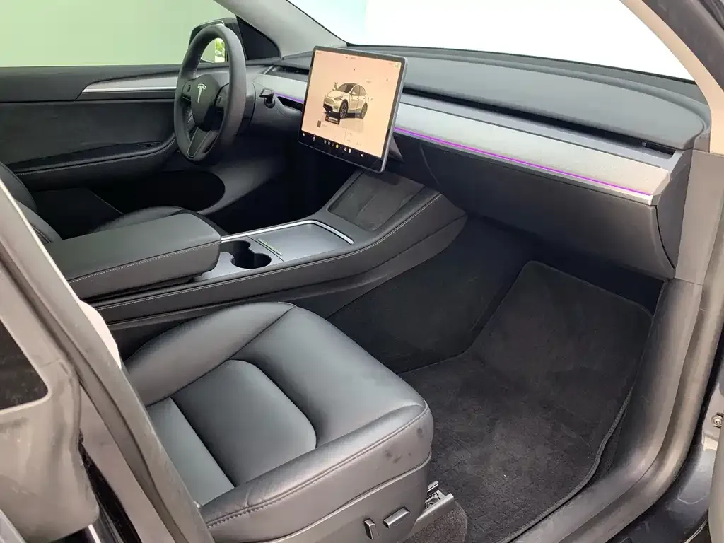 Tesla Model Y — фото 7