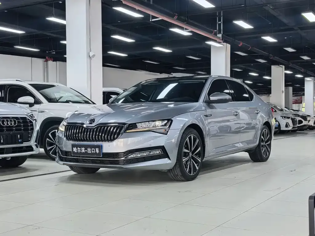 Skoda Superb — фото 1