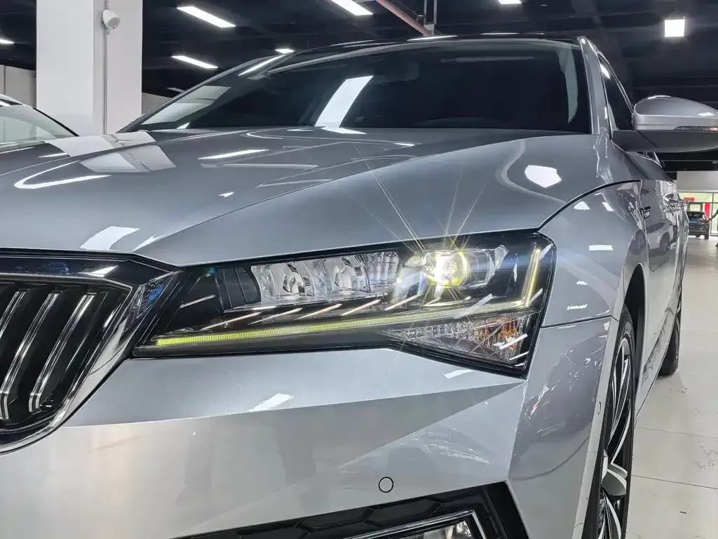 Skoda Superb — фото 4