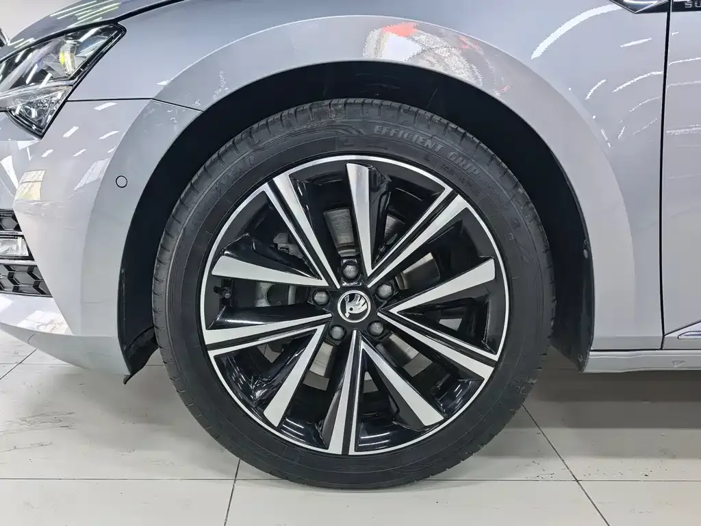 Skoda Superb — фото 2