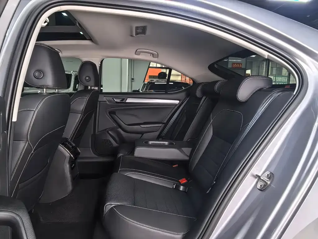 Skoda Superb — фото 8