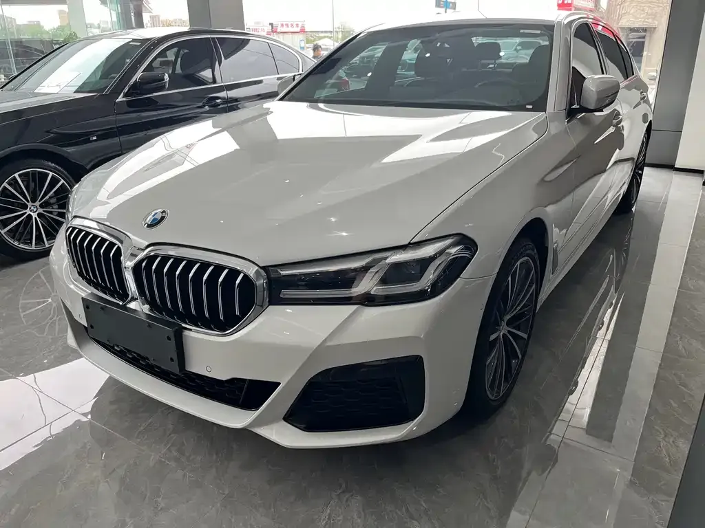 BMW 5 Series — фото 1