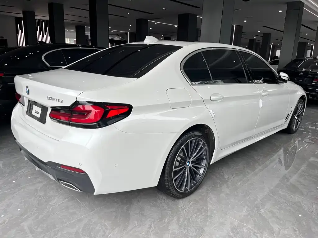 BMW 5 Series — фото 5