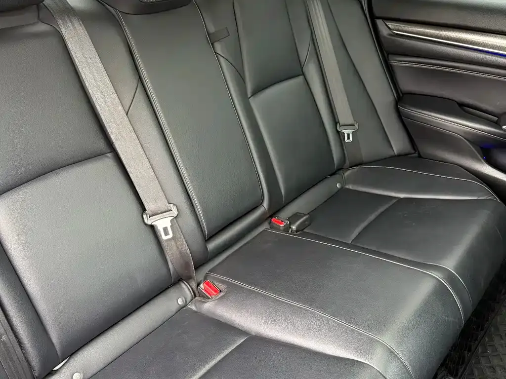 Honda Accord — фото 8