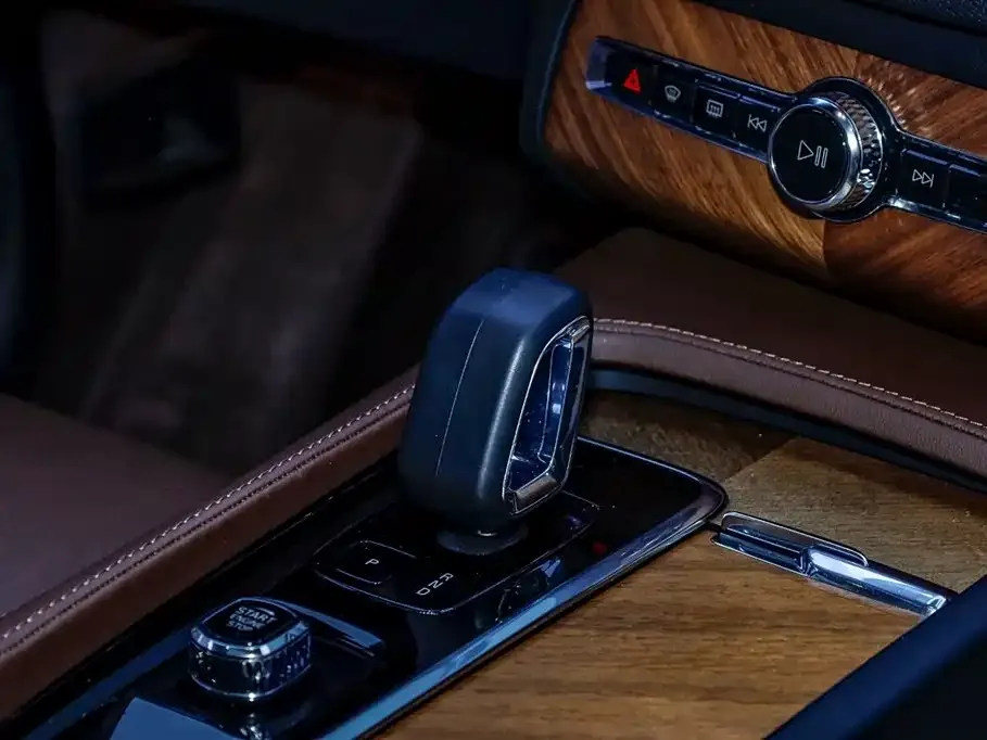 Volvo XC90 — фото 10