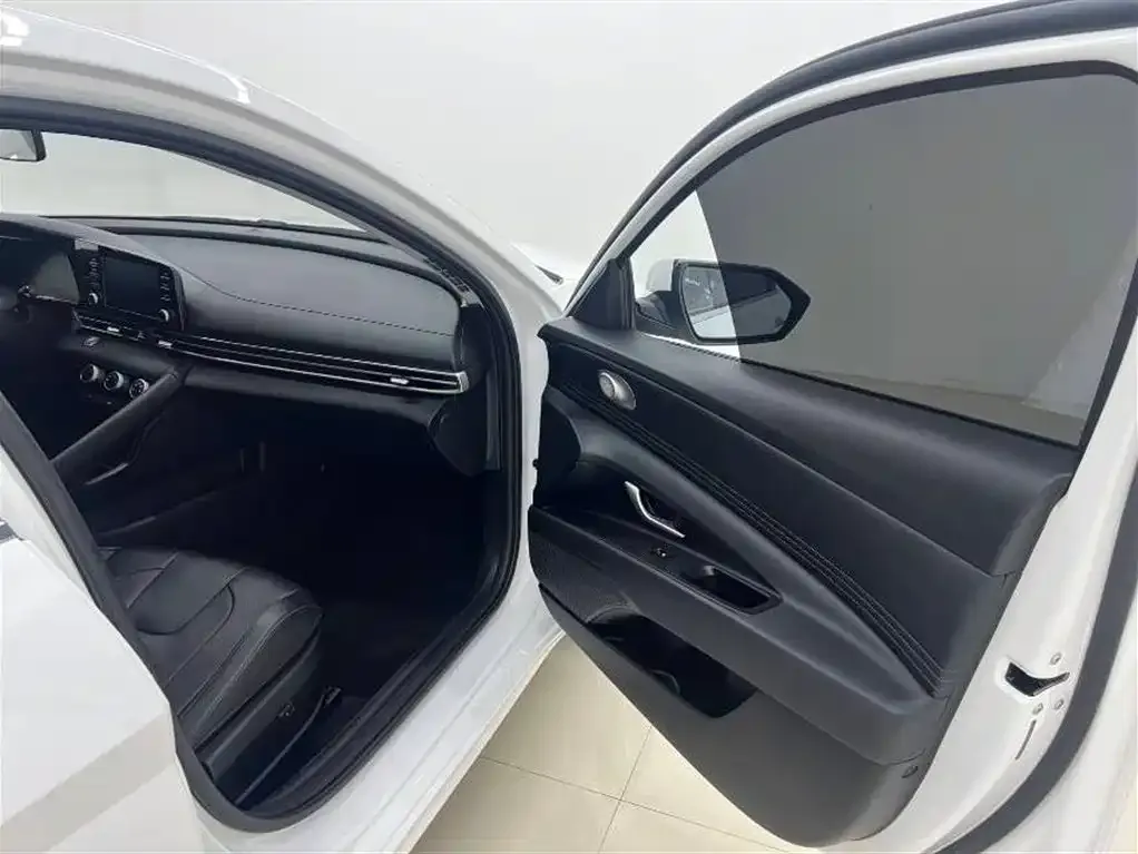 Hyundai Elantra — фото 8