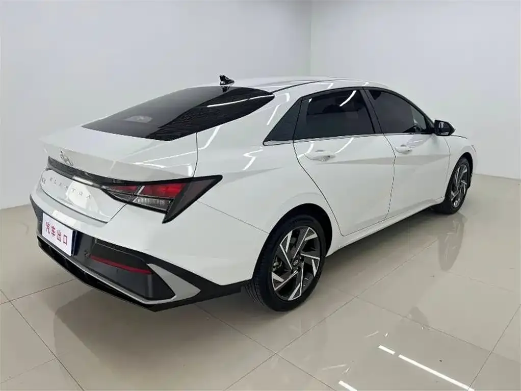 Hyundai Elantra — фото 3
