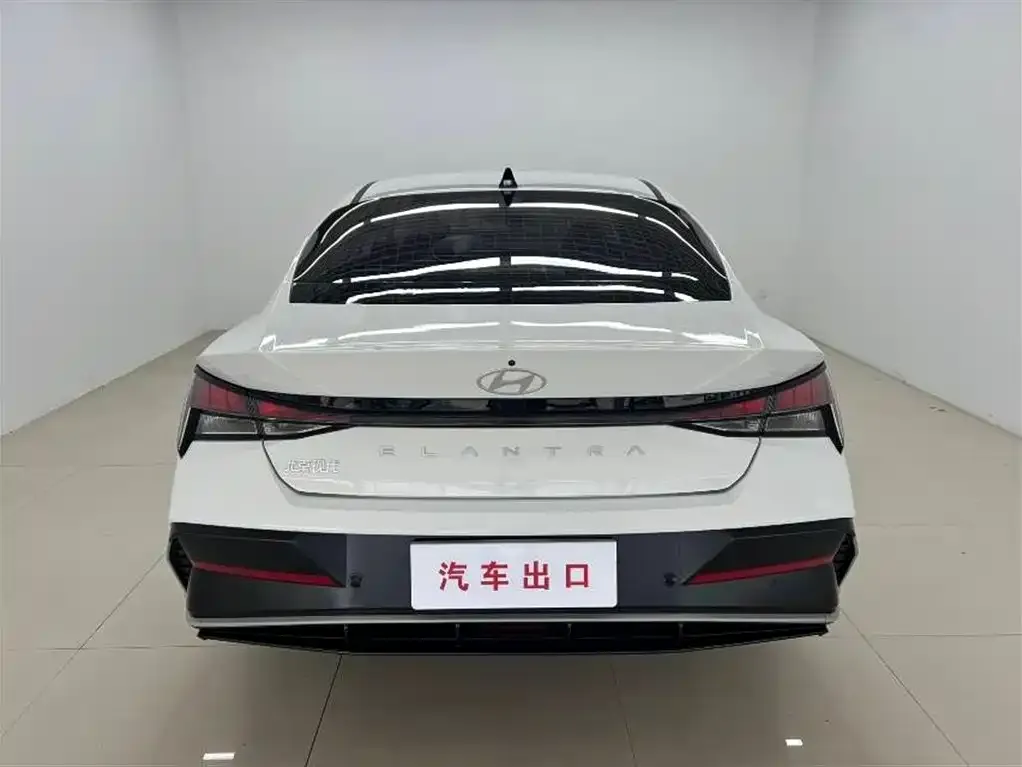 Hyundai Elantra — фото 2