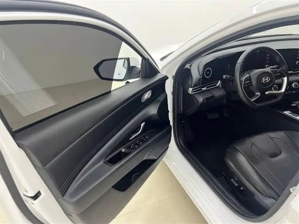 Hyundai Elantra — фото 10