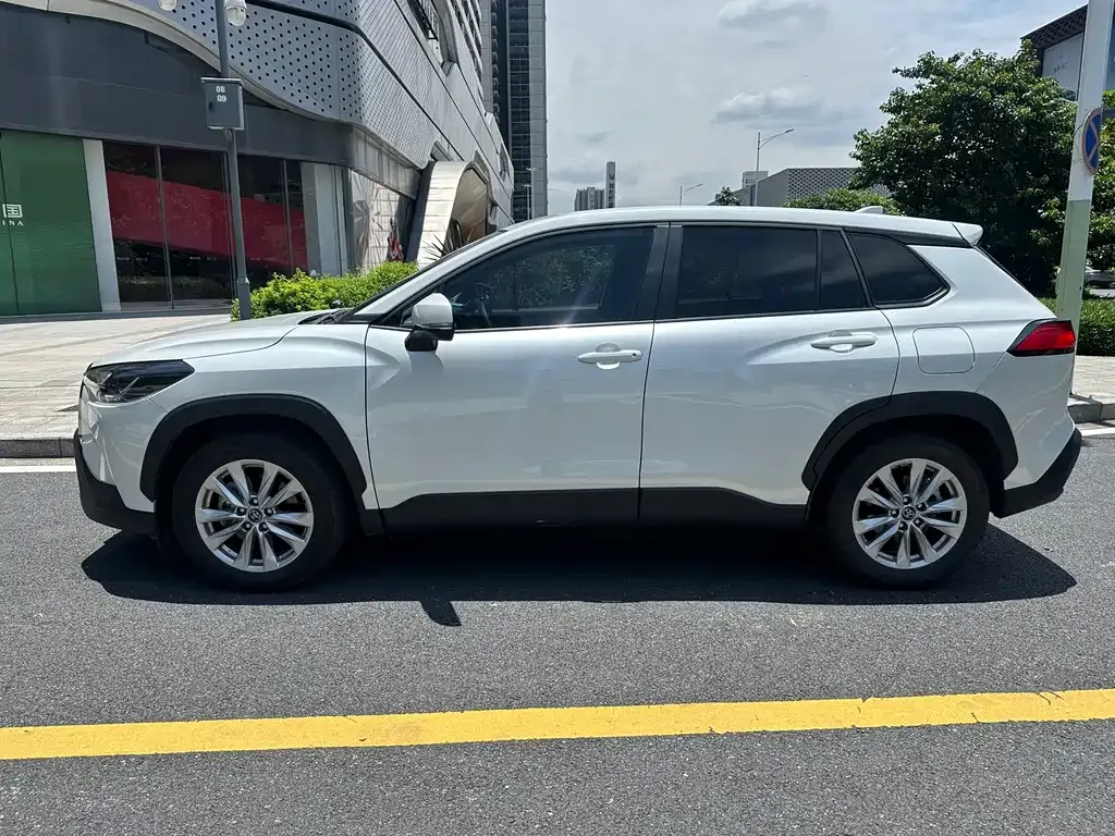 Toyota Corolla Cross — фото 10
