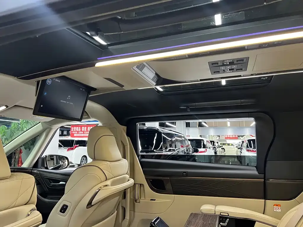 Toyota Alphard — фото 3