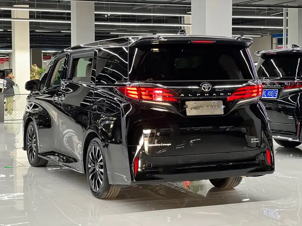 Toyota Alphard — фото 7