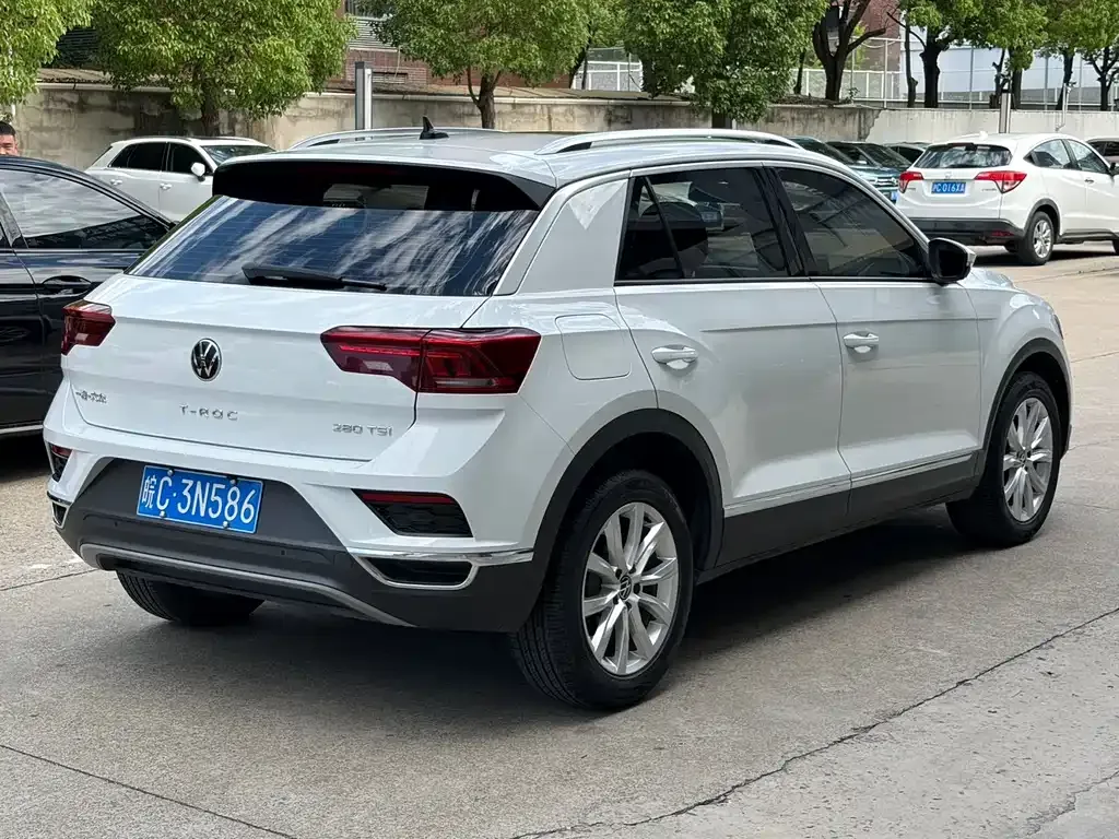 Volkswagen T-Roc — фото 10