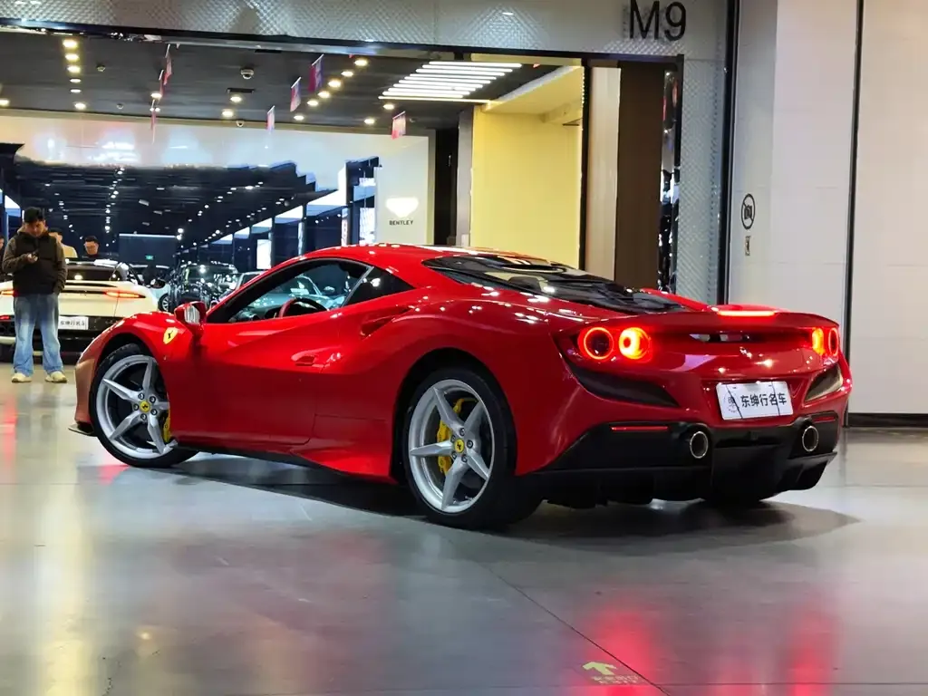 Ferrari F8 — фото 6