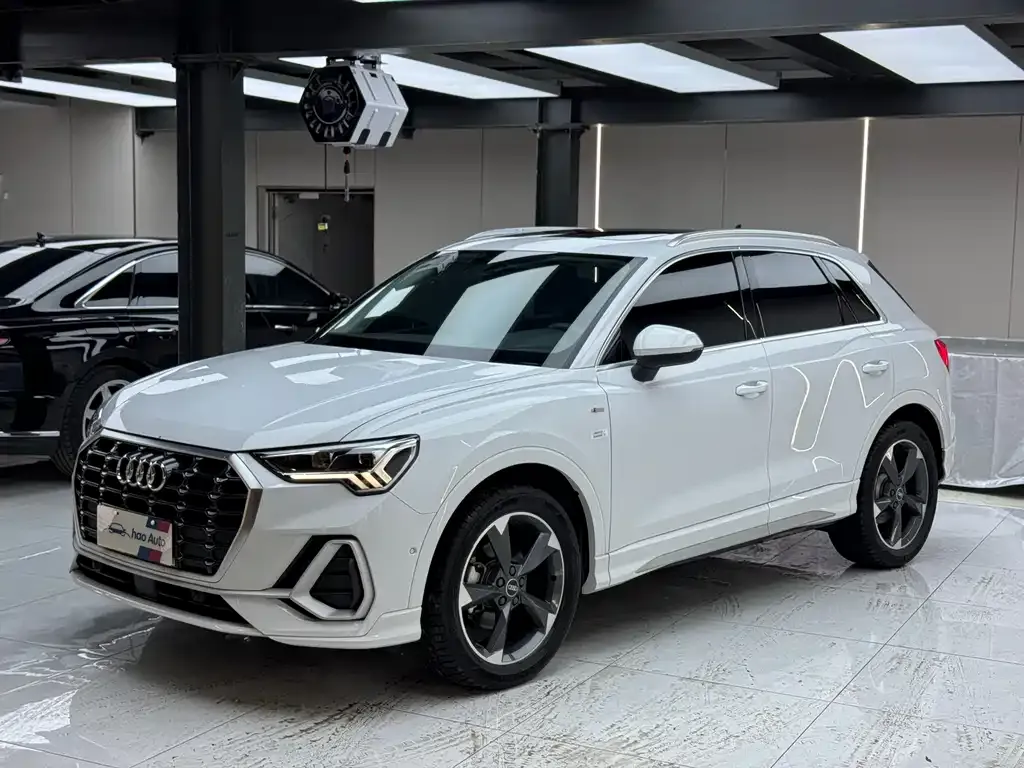 Audi Q3 — фото 1