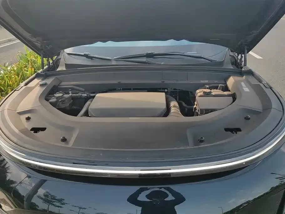 Li Auto L8 — фото 3