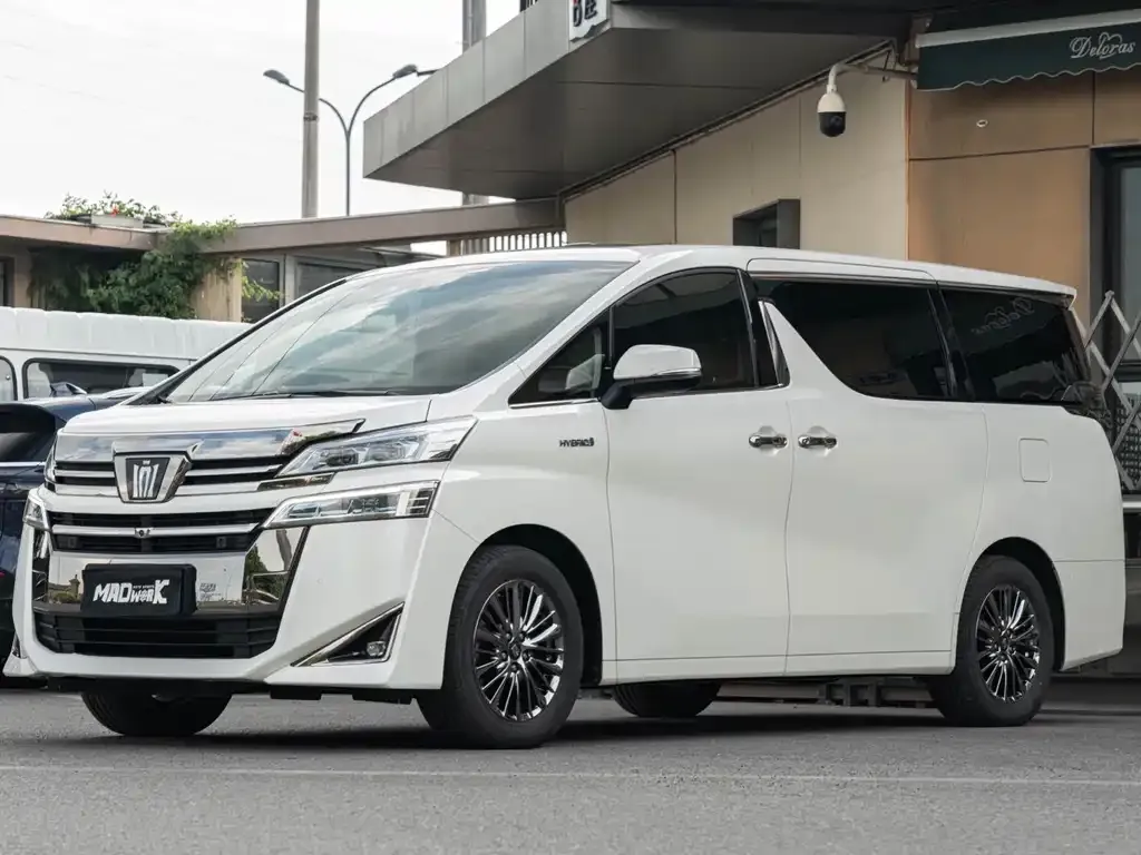 Toyota Vellfire — фото 1