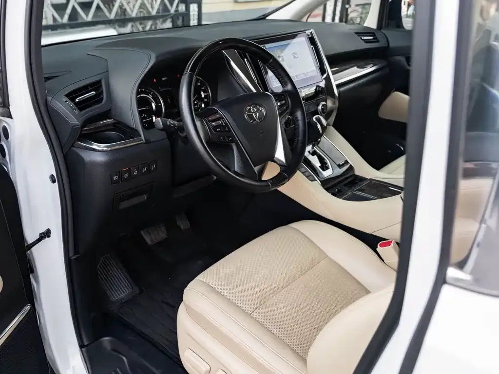 Toyota Vellfire — фото 9