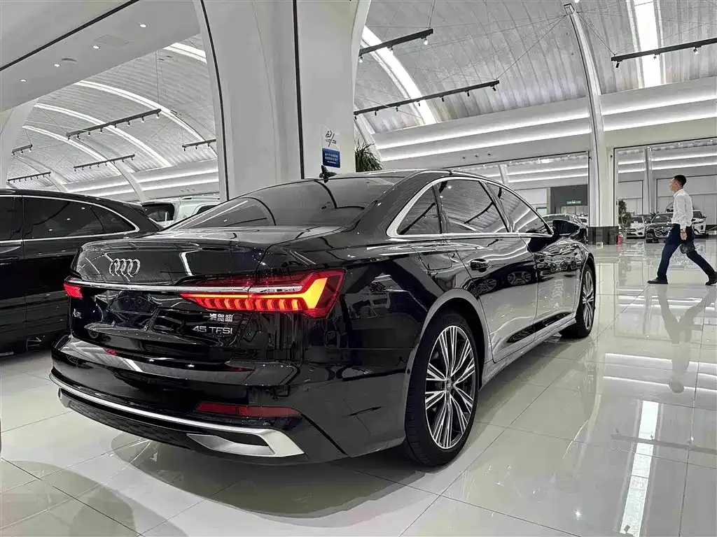 Audi A6L — фото 6