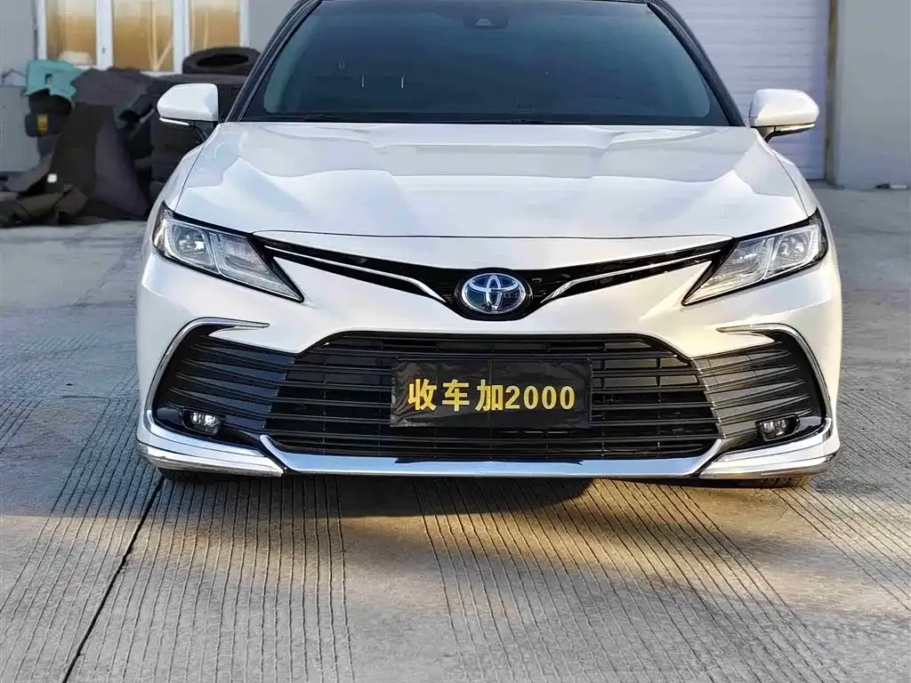 Toyota Camry — фото 6