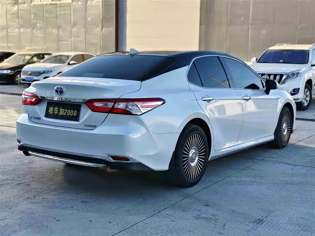 Toyota Camry — фото 4