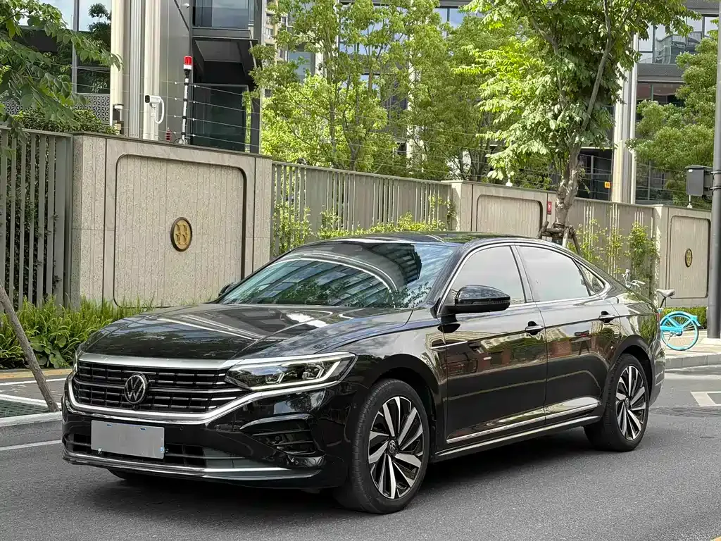 Volkswagen Passat — фото 1