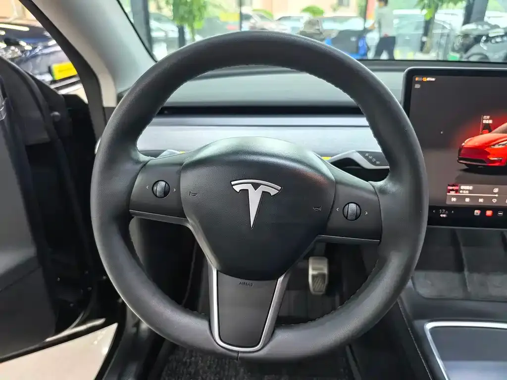 Tesla Model Y — фото 5