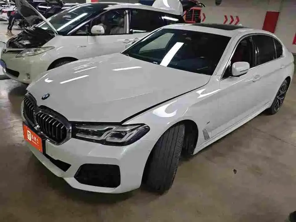 BMW 5 Series — фото 1