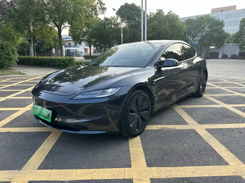 Tesla Model 3 — фото 1