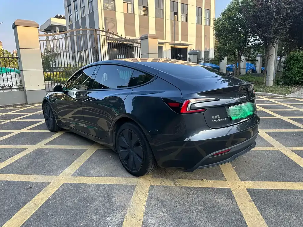 Tesla Model 3 — фото 6
