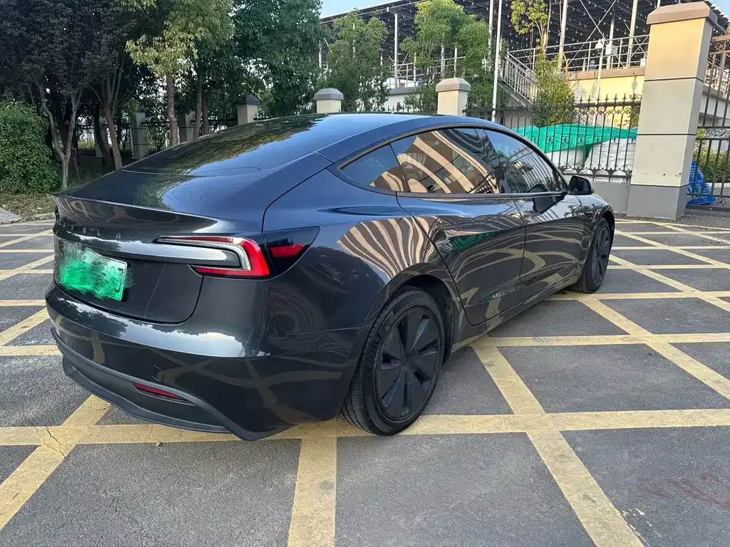 Tesla Model 3 — фото 3