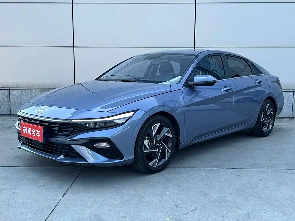 Hyundai Elantra — фото 1
