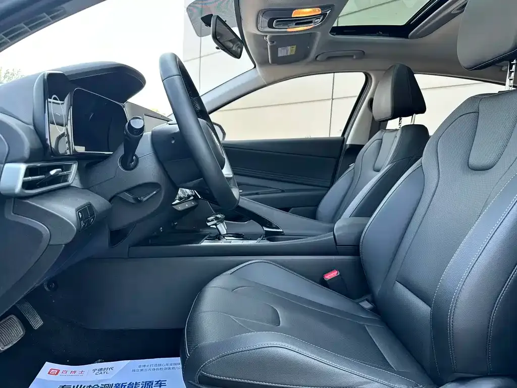 Hyundai Elantra — фото 3