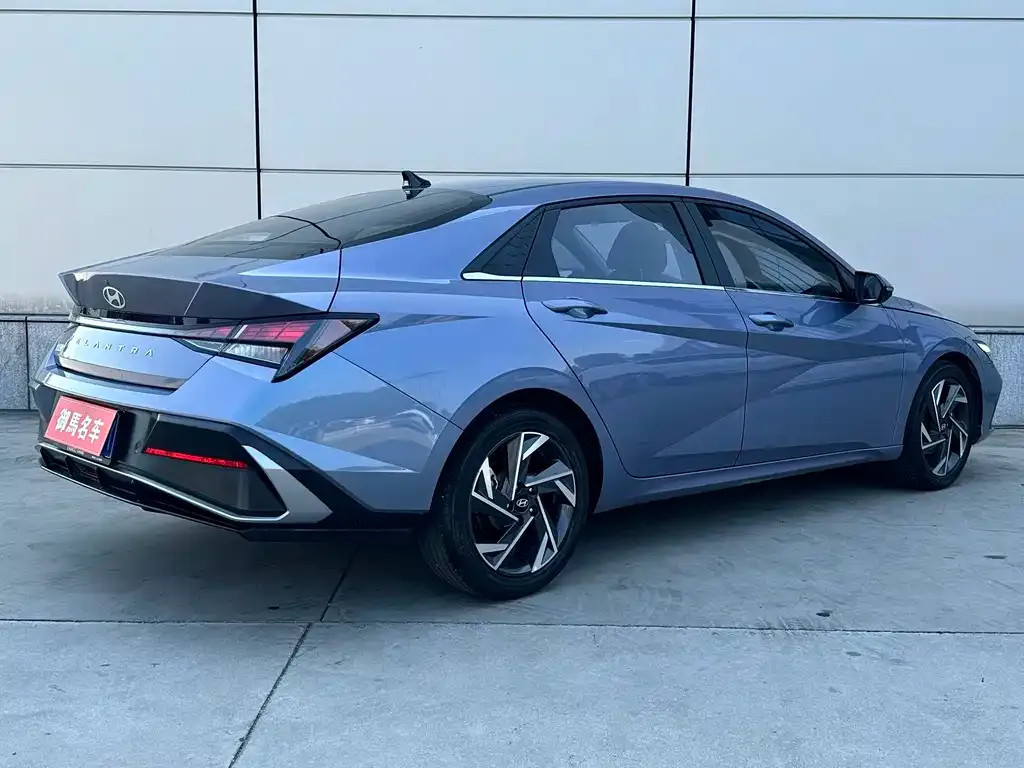Hyundai Elantra — фото 2