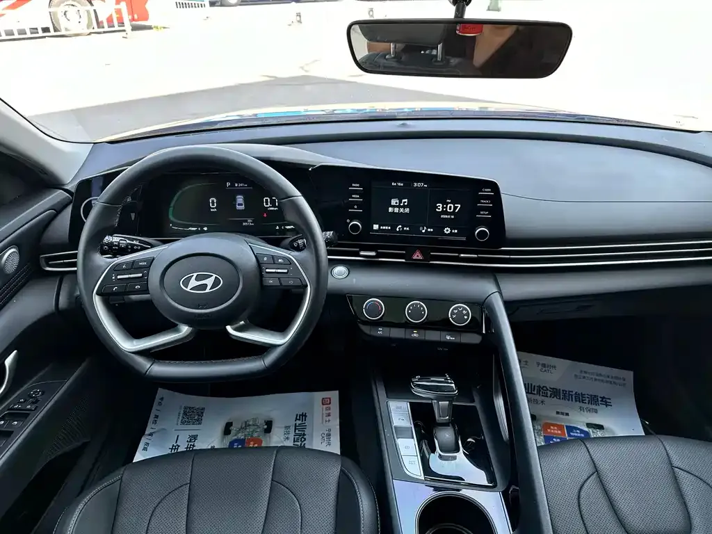 Hyundai Elantra — фото 10
