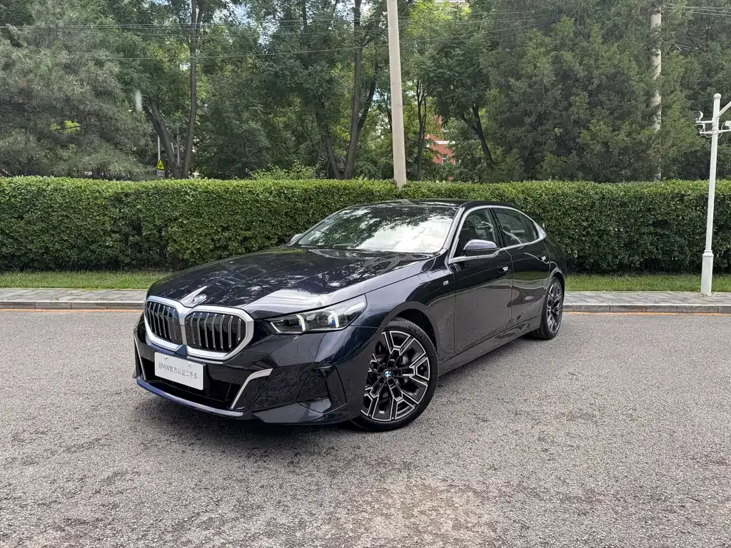 BMW 5 Series — фото 1