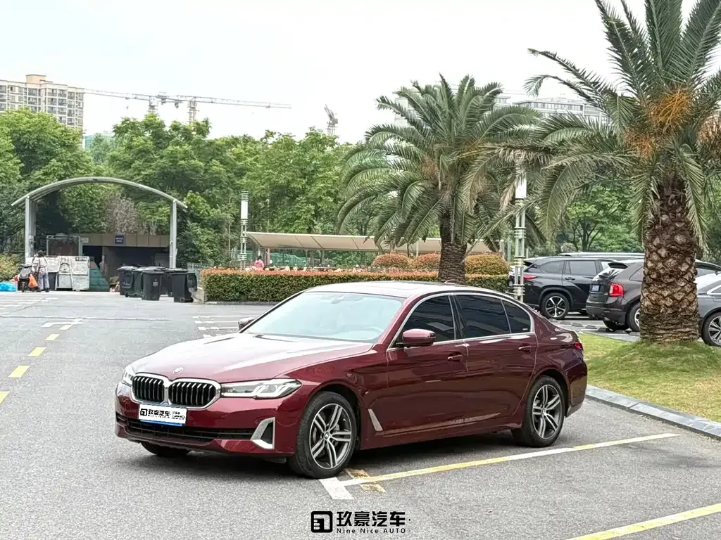 BMW 5 Series — фото 1
