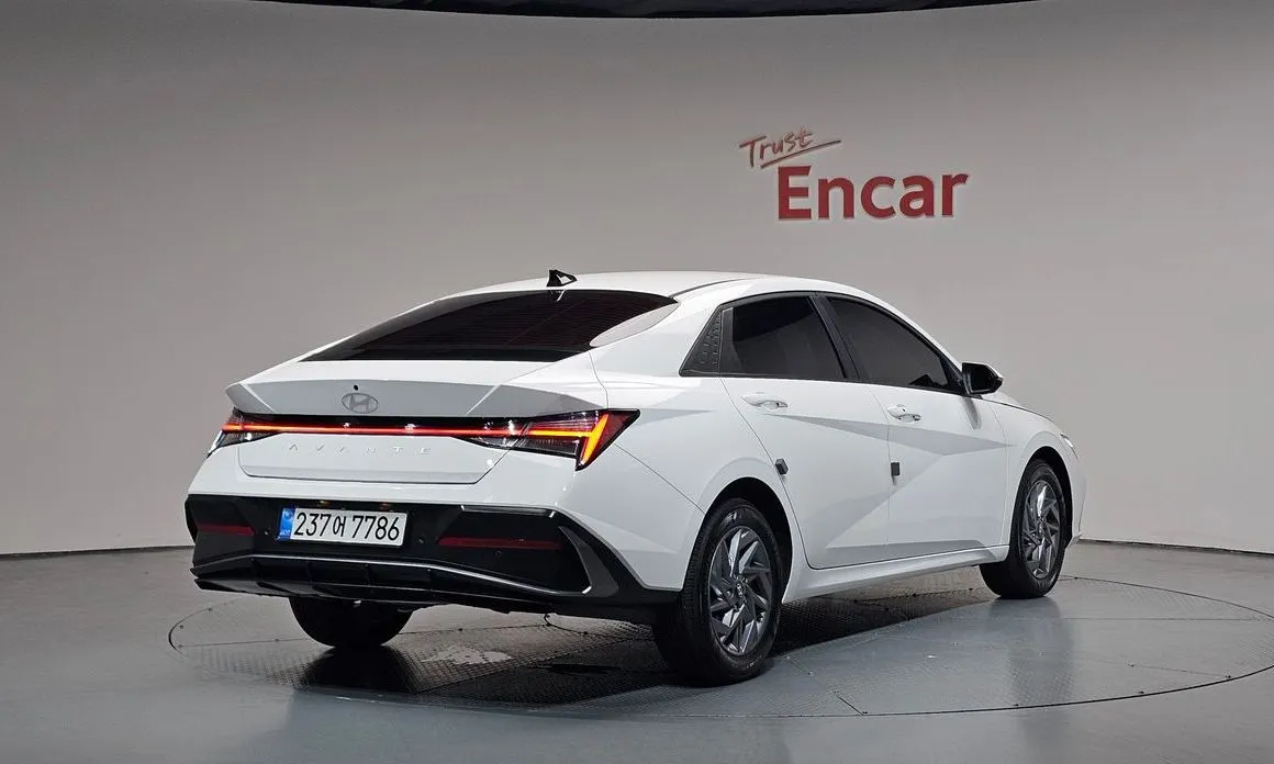 Hyundai AVANTE — фото 3