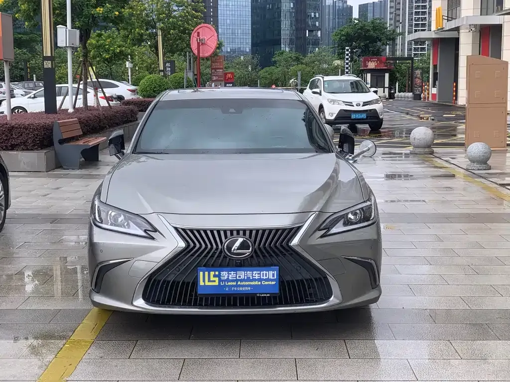 Lexus ES — фото 1