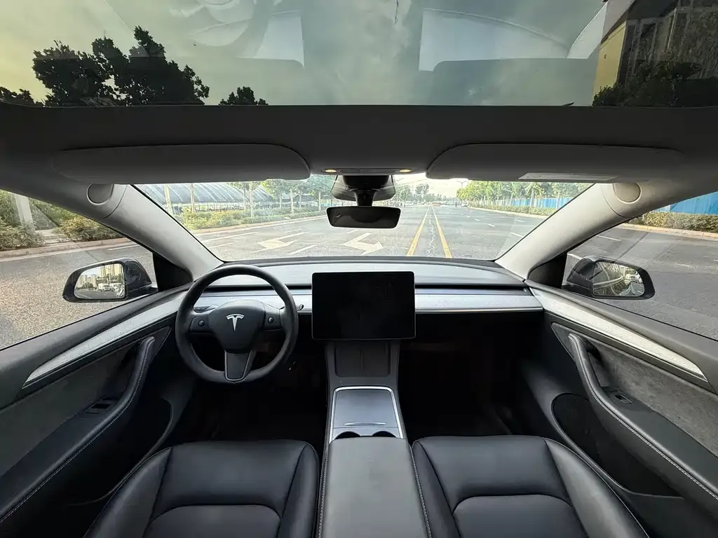 Tesla Model Y — фото 4