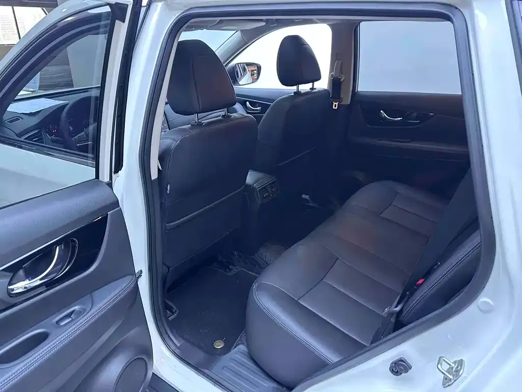 Nissan X-Trail — фото 10